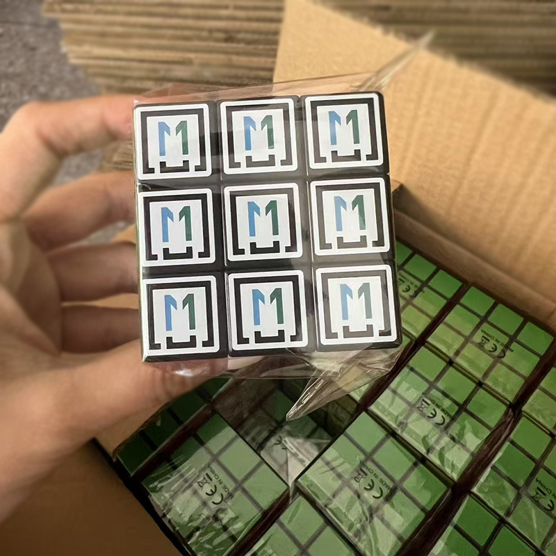 	Cube magique personnalisé avec logo