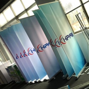 Bannière roll-up personnalisée – Impression de roll-ups...
