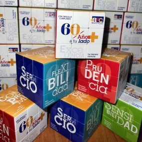 Cube magique avec logo – Cadeau promotionnel pour salon...